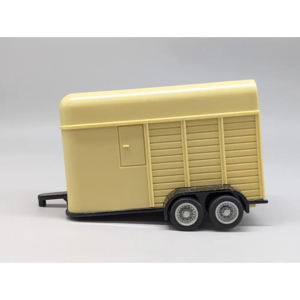 Ertl Farm Enclosed Horse Trailer 6.5